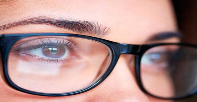 चश्मे से बने आंख और नाक पर निशान हटाने का जबरदस्त तरीका