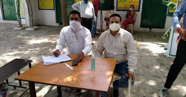 ग्रेटर नोएडा: चिपयाना बुजुर्ग के प्राथमिक विद्यालय में चलाया गया कोविड-19 टीकाकरण अभियान 