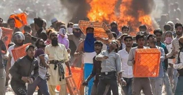 Delhi violence: मौजपुर हिंसा में 37 पुलिसकर्मी घायल, एक हेड कॉन्स्टेबल की मौत 