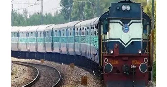 भारतीय रेलवे ने बढ़ाया किराया, रेल मंत्री ने कहा इससे सिर्फ पांच फीसदी की होगी भरपाई