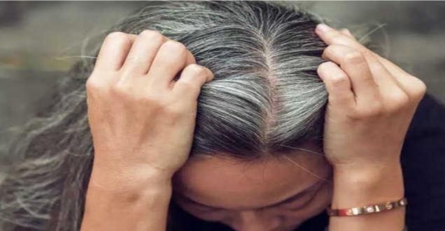 White hair causes -: जानिए कम उम्र में ही क्यों हो रहे हैं बाल सफेद , ये हैं 5 मुख्य कारण