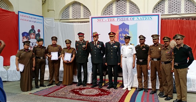 अद्वितीय योगदान एवम अदम्य समर्पण के लिए मुख्यमंत्री स्वर्ण पदक से सम्मानित किया गया 