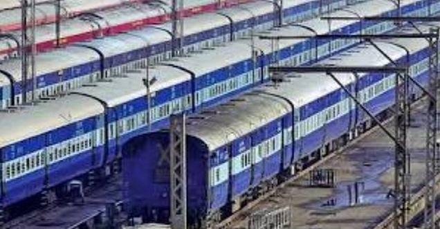 12 अगस्त तक लगी रेलवे टिकिट बुकिंग पर रोक, सिर्फ स्पेशल ट्रेने ही चलेंगी