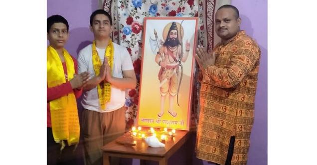 सोशल डिस्टेंसिंग के साथ मनाई गई भगवान परशुराम जयंती